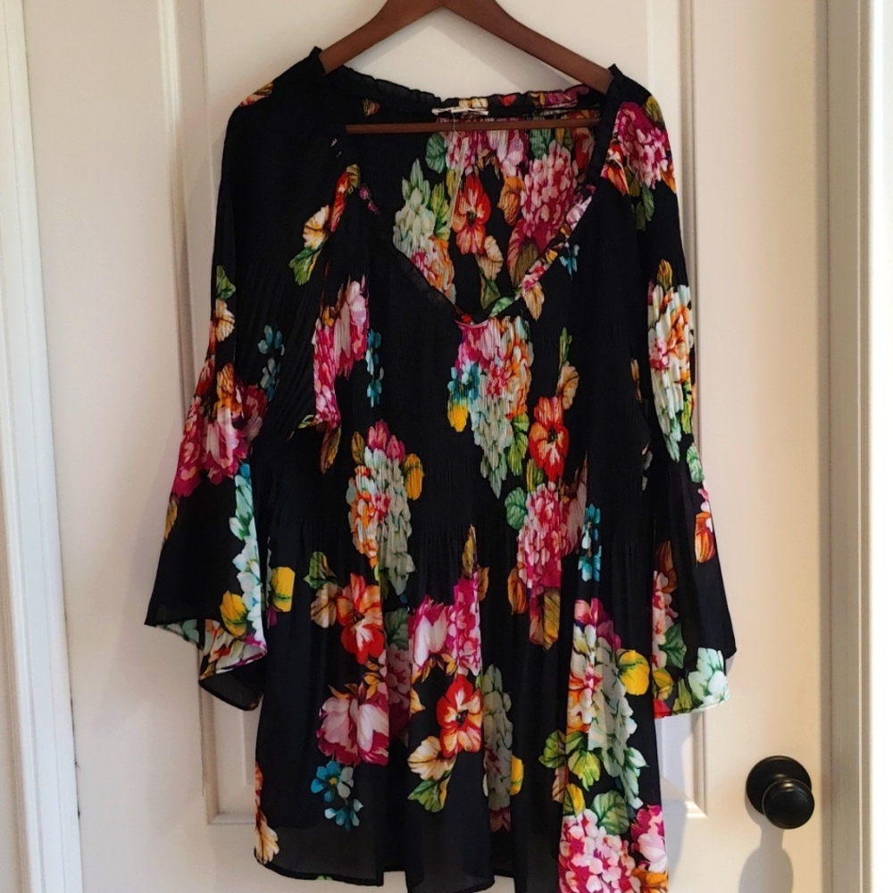 Spense Black Multicolor Floral V-Neck Bell Sleeve Top